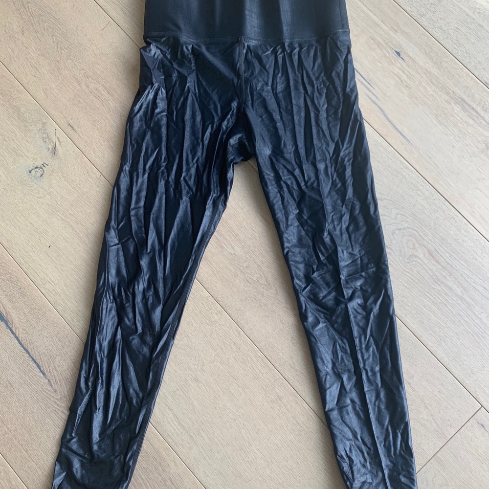 Carbon 38 Takara black high shine leggings